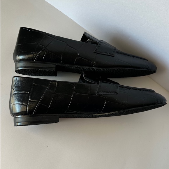 Zara Women’s Croc-Embossed Black Loafers - Picture 9 of 17
